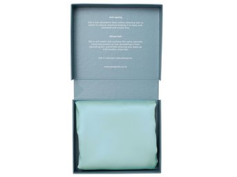 Изображение товара "BEAUTY BOX шелковая наволочка в коробке GINGERLILY (aquamarine) от GINGERLILY"